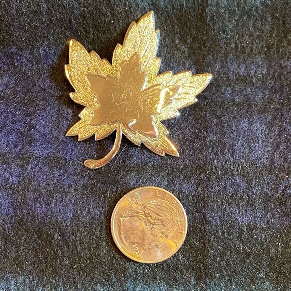 Monet Silver Maple Leaf Pin Brooch - Picture 10 of 10